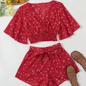 Adorable floral 2 piece set 🌺